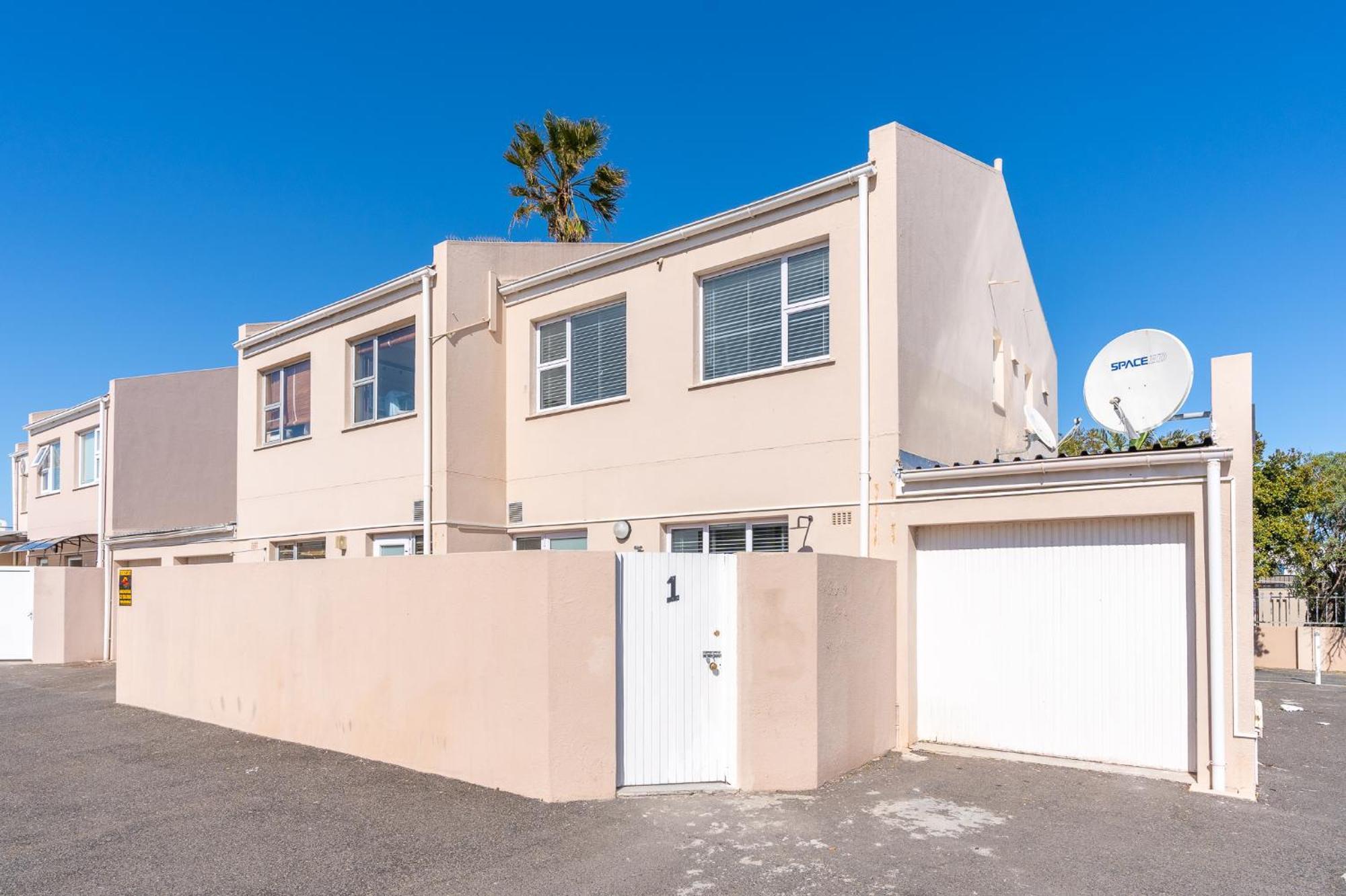 Surfside Haven, 3 Bed Townhouse Holiday home Cape Town