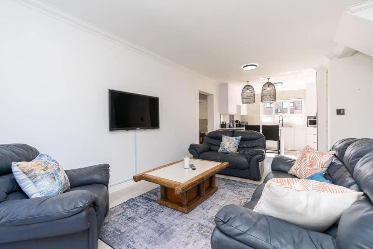 Surfside Haven, 3 Bed Townhouse Holiday home Cape Town