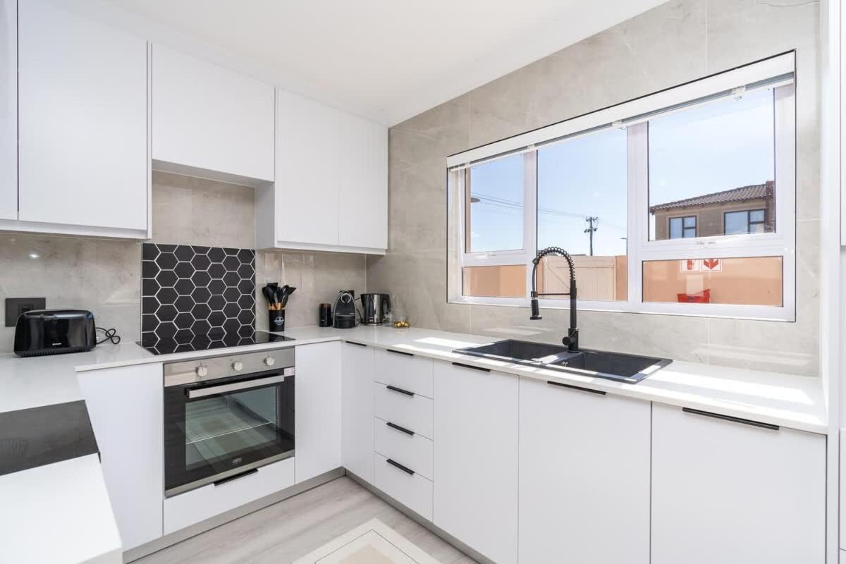 Surfside Haven, 3 Bed Townhouse Holiday home Cape Town
