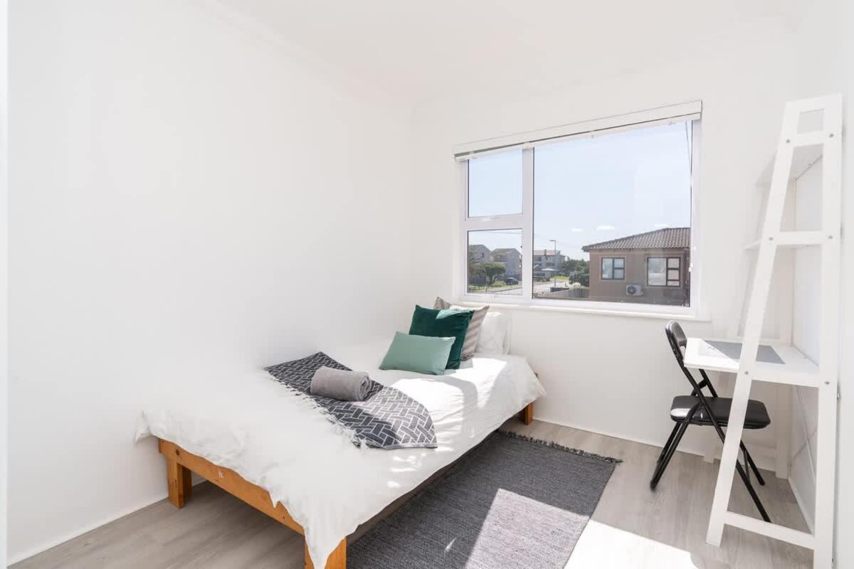 Surfside Haven, 3 Bed Townhouse Holiday home Cape Town